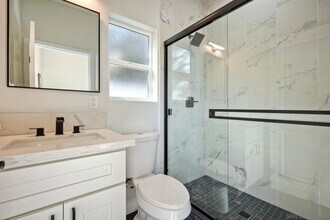 715 Holly Ave in Imperial Beach, CA - Foto de edificio - Building Photo