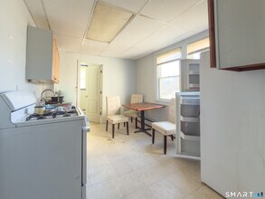 223 Norwich Ave in Norwich, CT - Building Photo - Building Photo