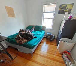 17 Princeton St, Unit 3 in Medford, MA - Foto de edificio - Building Photo