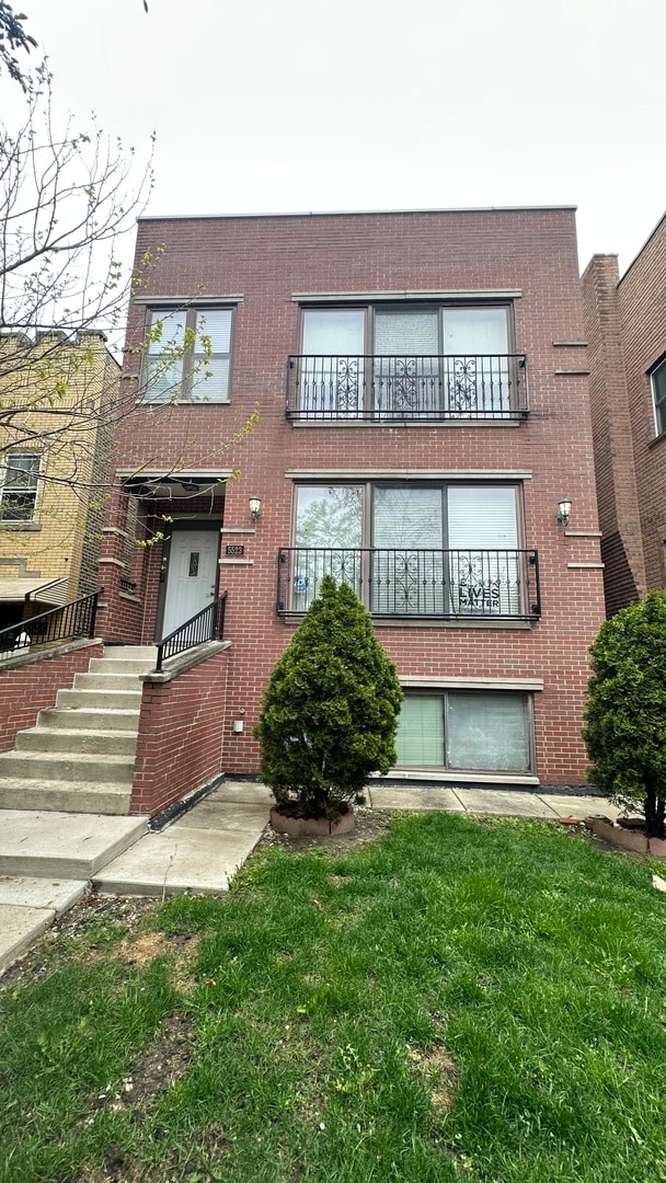 property at 5523 N Sawyer Ave