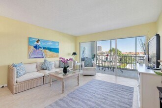 907 Marina Dr in North Palm Beach, FL - Building Photo - Building Photo