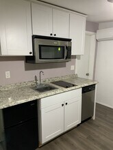 4720 SE 52nd Ave, Unit B in Portland, OR - Foto de edificio - Building Photo