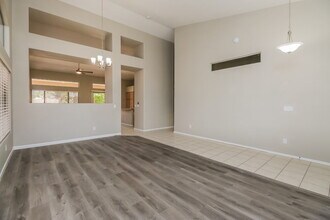 1542 E Sunrise Way in Gilbert, AZ - Building Photo - Building Photo