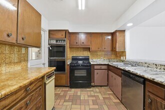 7138 Mobud Dr in Houston, TX - Building Photo - Building Photo