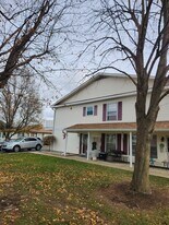 1234 Pembrooke Dr, Unit d in Salem, OH - Building Photo