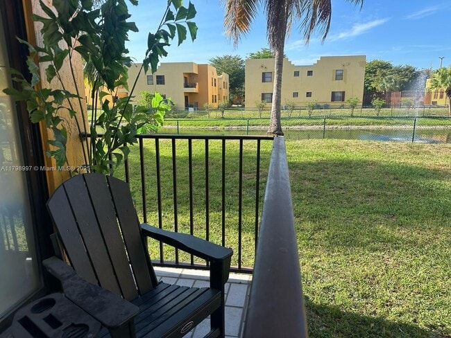 570 NW 114th Ave in Miami, FL - Building Photo - Building Photo