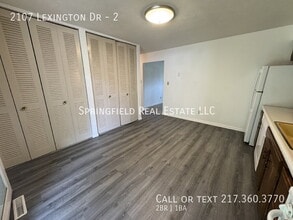 2107 Lexington Dr in Springfield, IL - Building Photo - Building Photo