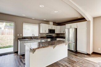 1223 S Leahy Dr in Coupeville, WA - Building Photo - Building Photo