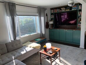 6215 Monterey Rd in Los Angeles, CA - Foto de edificio - Building Photo