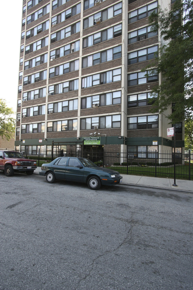 Indiana Terrace Apartments in Chicago, IL - Foto de edificio - Building Photo