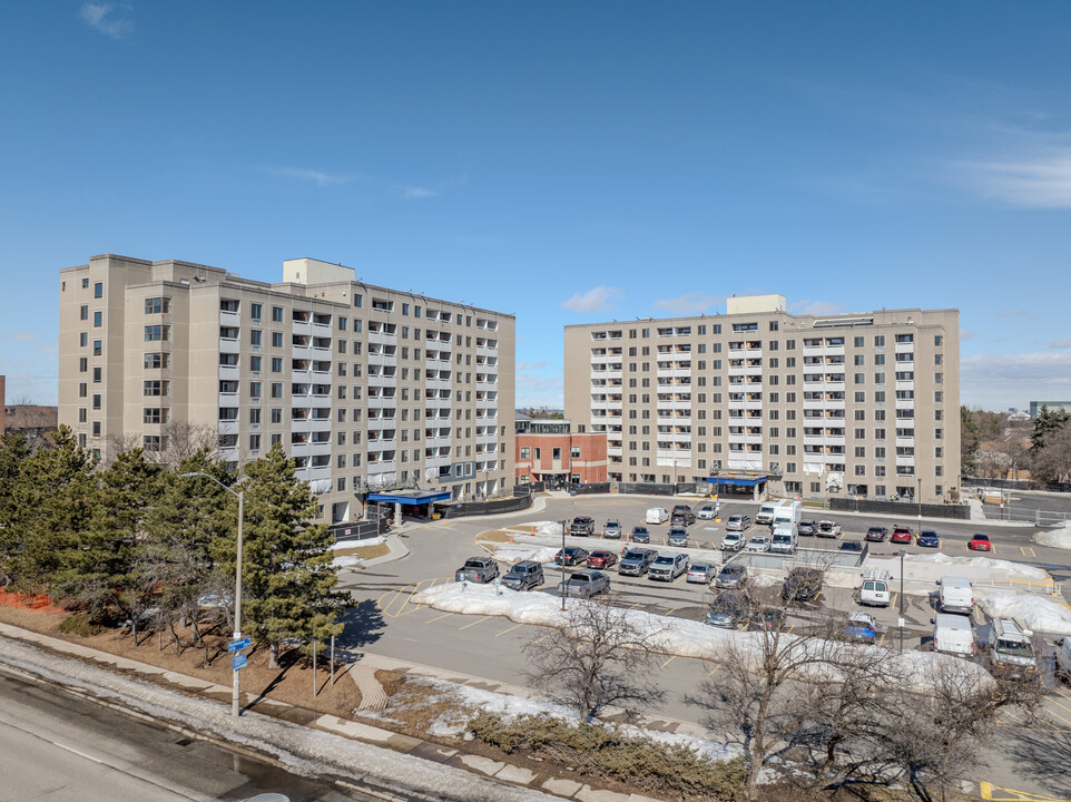 6515 Glen Erin Dr in Mississauga, ON - Building Photo