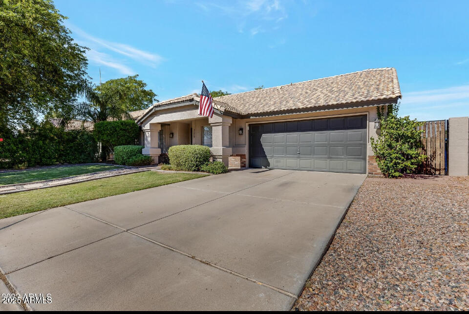 725 S Cheri Lynn Dr in Chandler, AZ - Building Photo