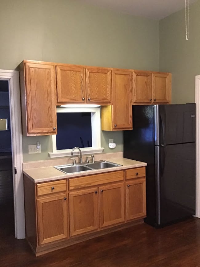 134 E Queen St in Chambersburg, PA - Building Photo - Building Photo