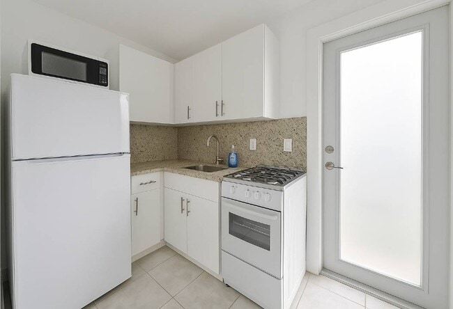 9340 SW 24th St in Miami, FL - Building Photo - Building Photo