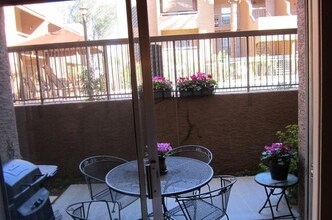 2625 E Indian School Rd in Phoenix, AZ - Building Photo - Building Photo