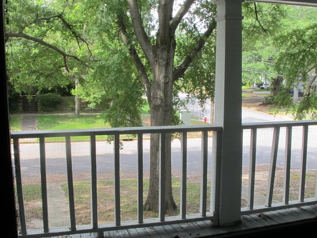 2301 Lee St, Unit 2301A in Columbia, SC - Foto de edificio - Building Photo
