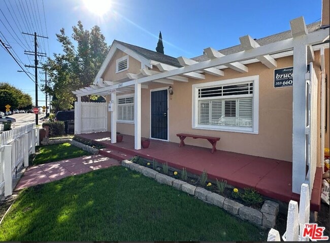 2143 N Commonwealth Ave in Los Angeles, CA - Building Photo - Building Photo