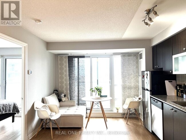 2015-2015 Sheppard Ave E in Toronto, ON - Building Photo - Building Photo