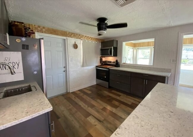 3826 Rilma Ave in Sarasota, FL - Foto de edificio - Building Photo