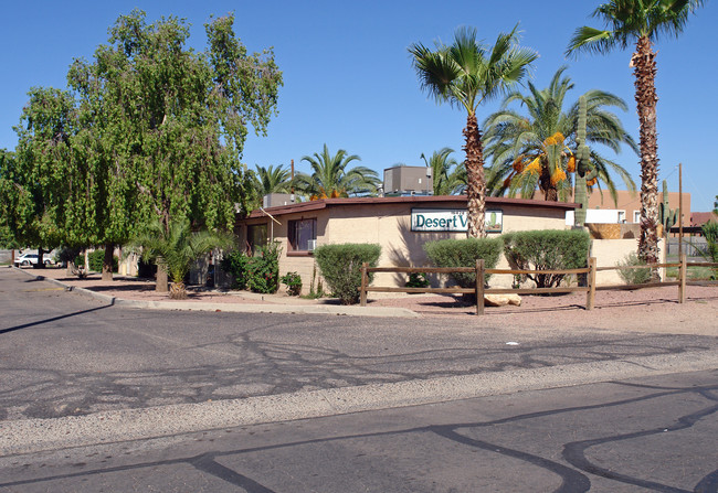 Desert Villa in Phoenix, AZ - Building Photo - Building Photo