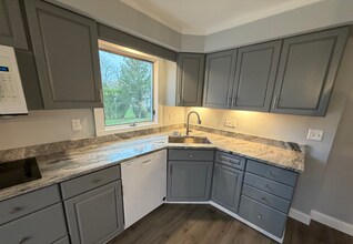 148 Russells Mills Rd in Dartmouth, MA - Building Photo - Building Photo