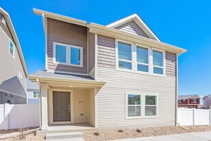 18571 E 47th Ave in Denver, CO - Building Photo