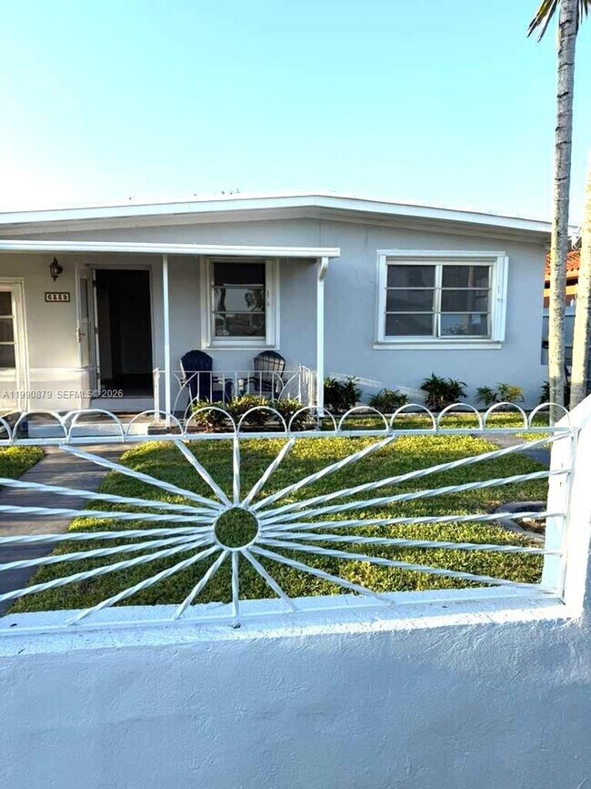 6339 SW 32nd St in Miami, FL - Building Photo - Building Photo