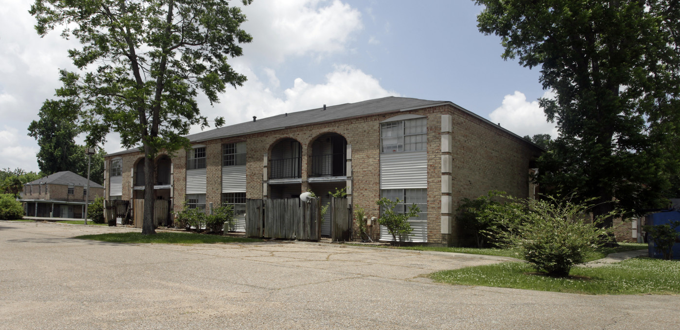 Myrtle Place Apartments in Baton Rouge, LA - Building Photo