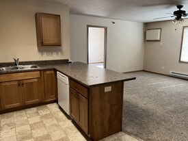 1616 1st Ave NE, Unit 204 in Watertown, SD - Building Photo