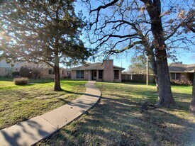 1815 Gettysburg Ln in Bryan, TX - Building Photo