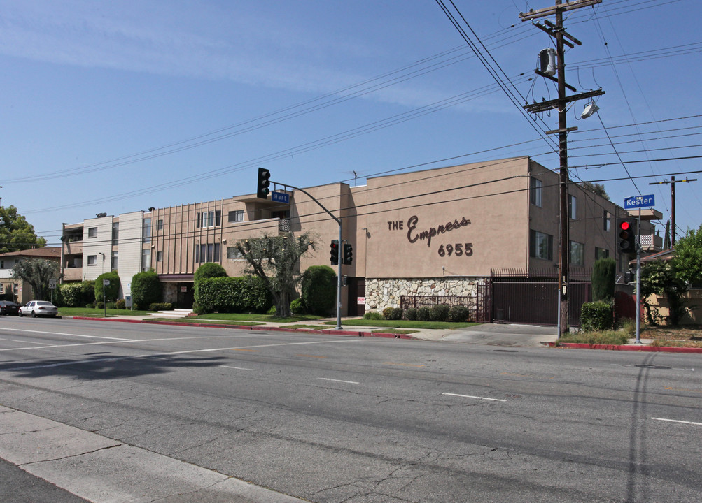 The Empress Apartments in Van Nuys, CA - Building Photo