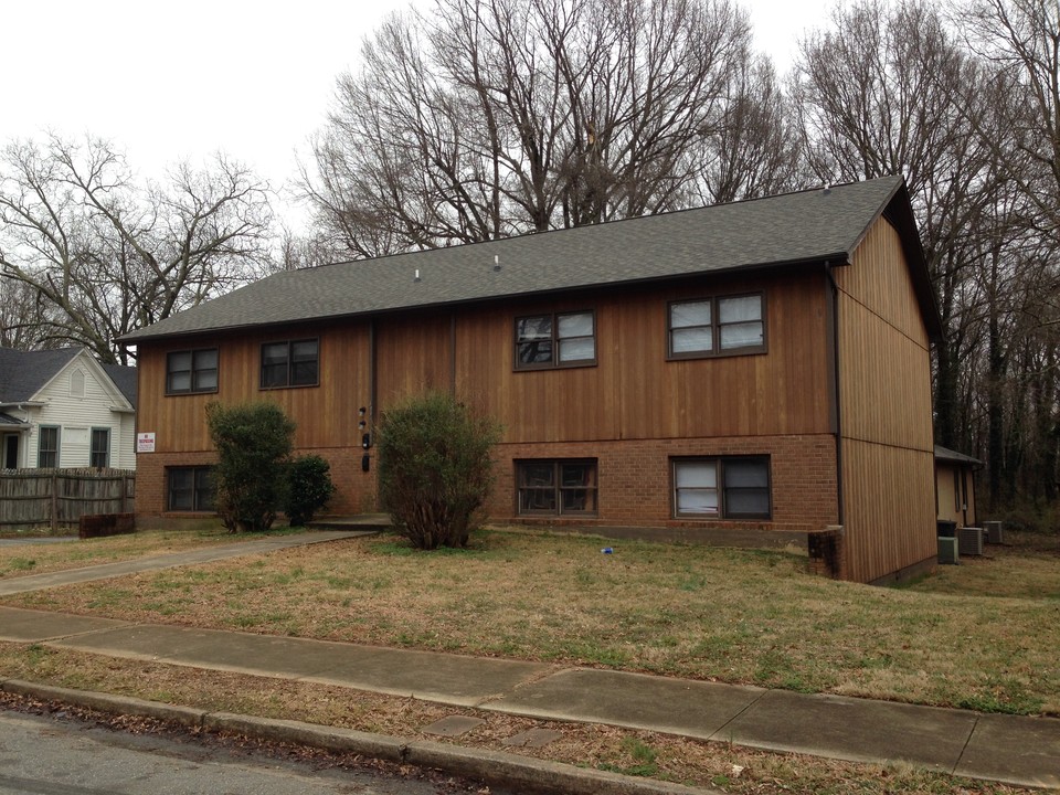 637-647 W Sharpe St in Statesville, NC - Foto de edificio