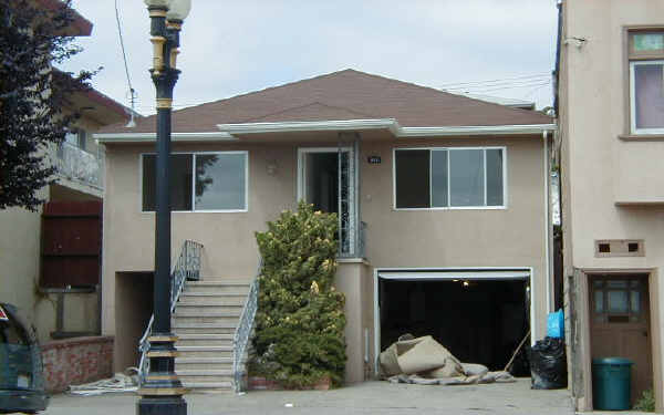 811 Linden Ave in South San Francisco, CA - Foto de edificio