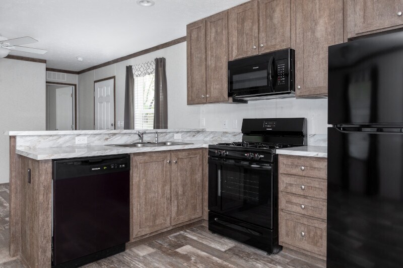10340 Midland Rd in Freeland, MI - Building Photo