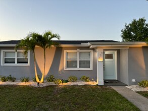 421 42nd Ave NE in St. Petersburg, FL - Foto de edificio - Building Photo