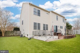 6239 Willowfield Way in Springfield, VA - Foto de edificio - Building Photo