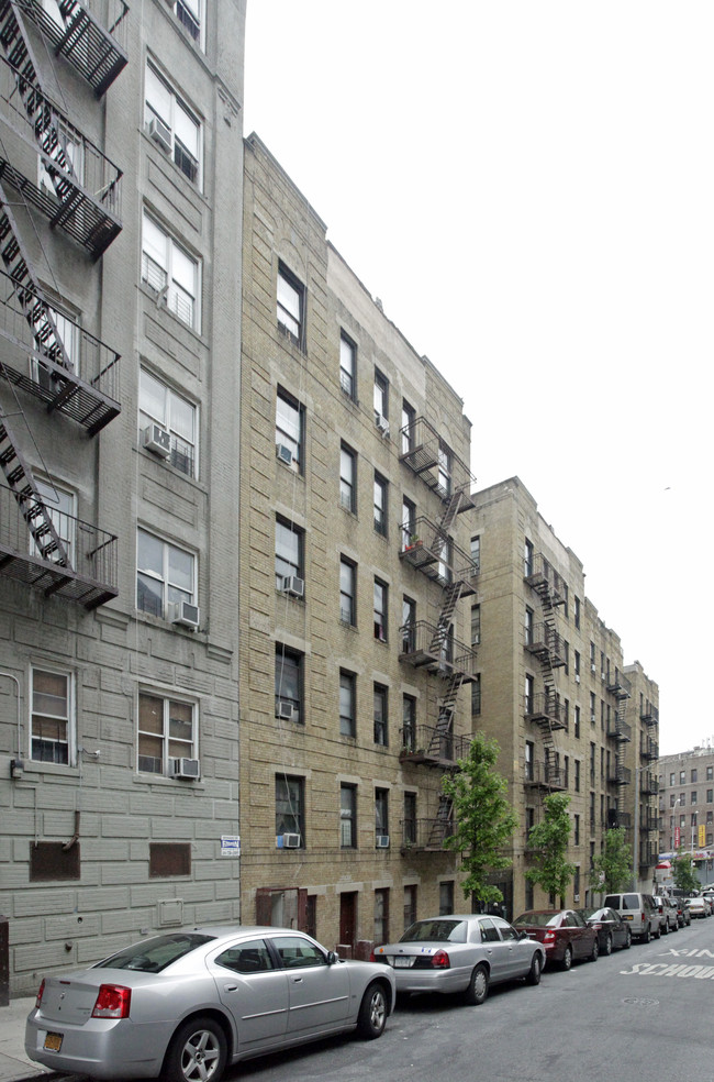 562-568 W 193rd St in New York, NY - Foto de edificio - Building Photo