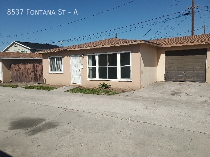 8537 Fontana St in Downey, CA - Building Photo