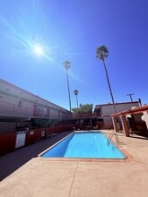 Broadway Apartments in Tucson, AZ - Foto de edificio - Building Photo