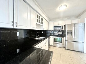 5900 SW 127th Ave in Miami, FL - Building Photo