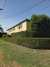 5005 Whitsett Ave in Valley Village, CA - Building Photo - Building Photo