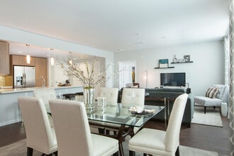 19800 Vallco Pkwy in Cupertino, CA - Foto de edificio - Building Photo