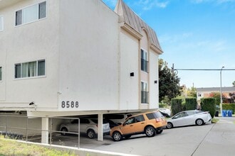 Horner Luxury Investments LLC in Los Angeles, CA - Building Photo - Interior Photo