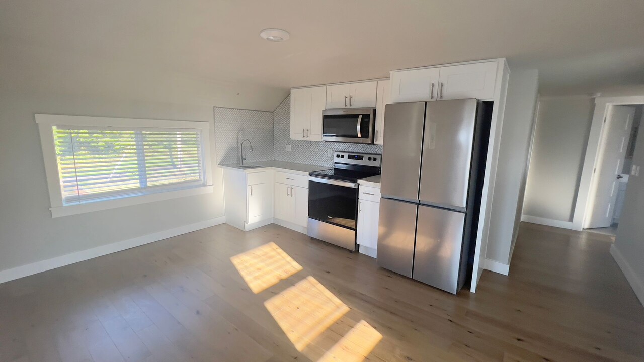 669 W Marine Dr in Astoria, OR - Building Photo
