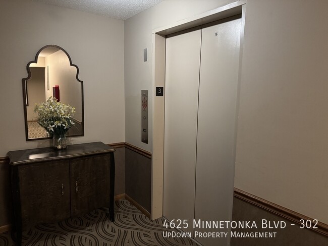 4625 Minnetonka Blvd in Minneapolis, MN - Building Photo - Building Photo