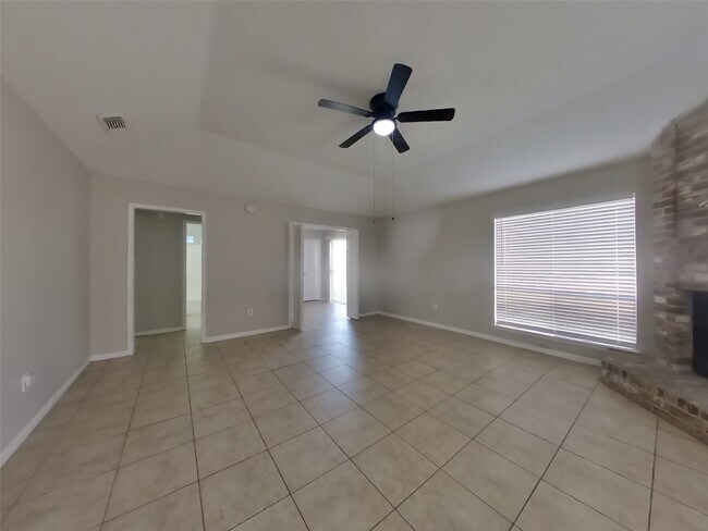 6807 Enns Ln in Spring, TX - Foto de edificio - Building Photo