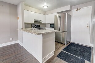 41 Vly Vw Rd in Kitchener, ON - Building Photo