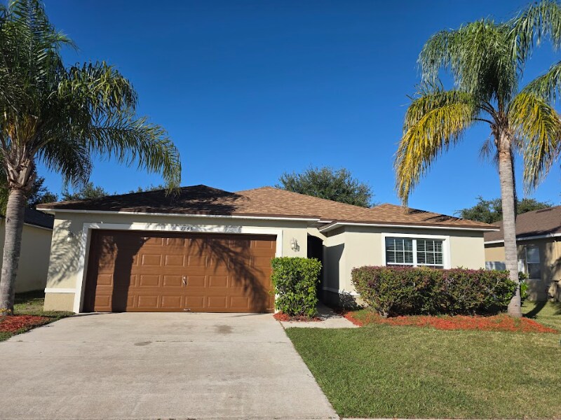 1745 Strathmore Cir in Mount Dora, FL - Building Photo