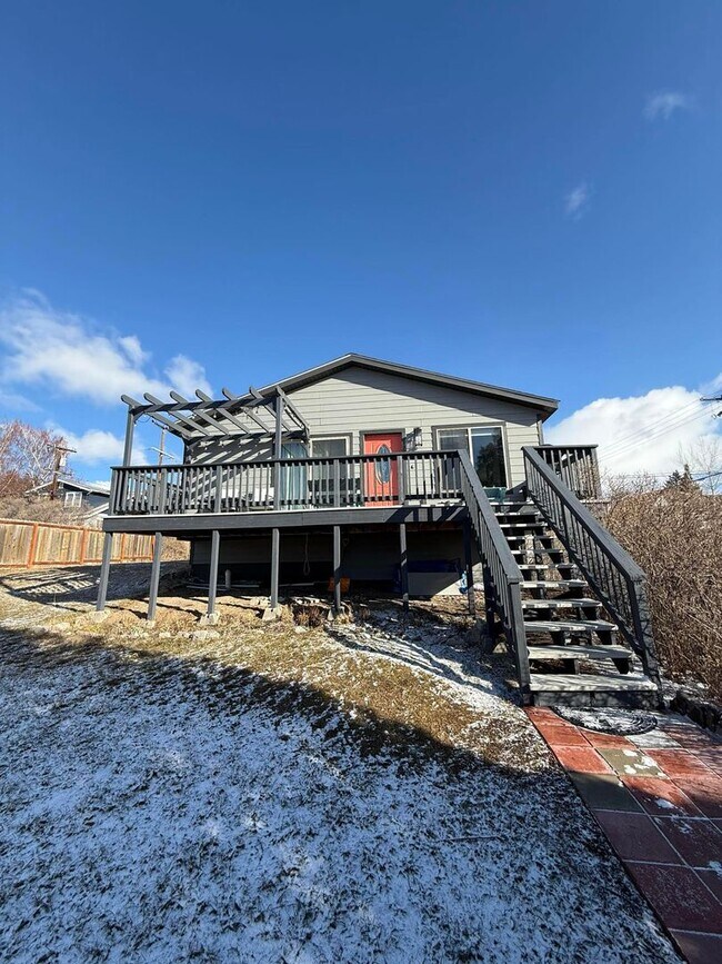 property at 1101 W Porphyry St