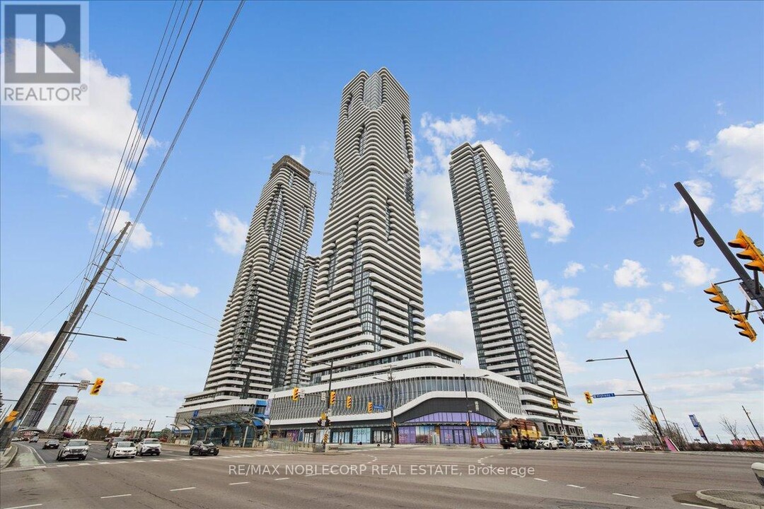 195-3195 Commerce St in Vaughan, ON - Building Photo